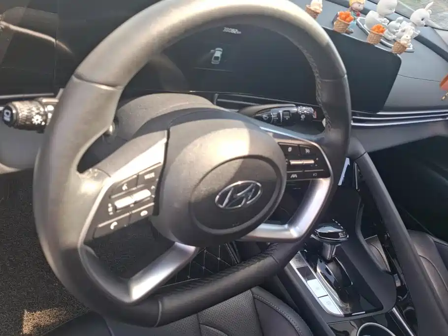 Hyundai Elantra 2022 — фото 15