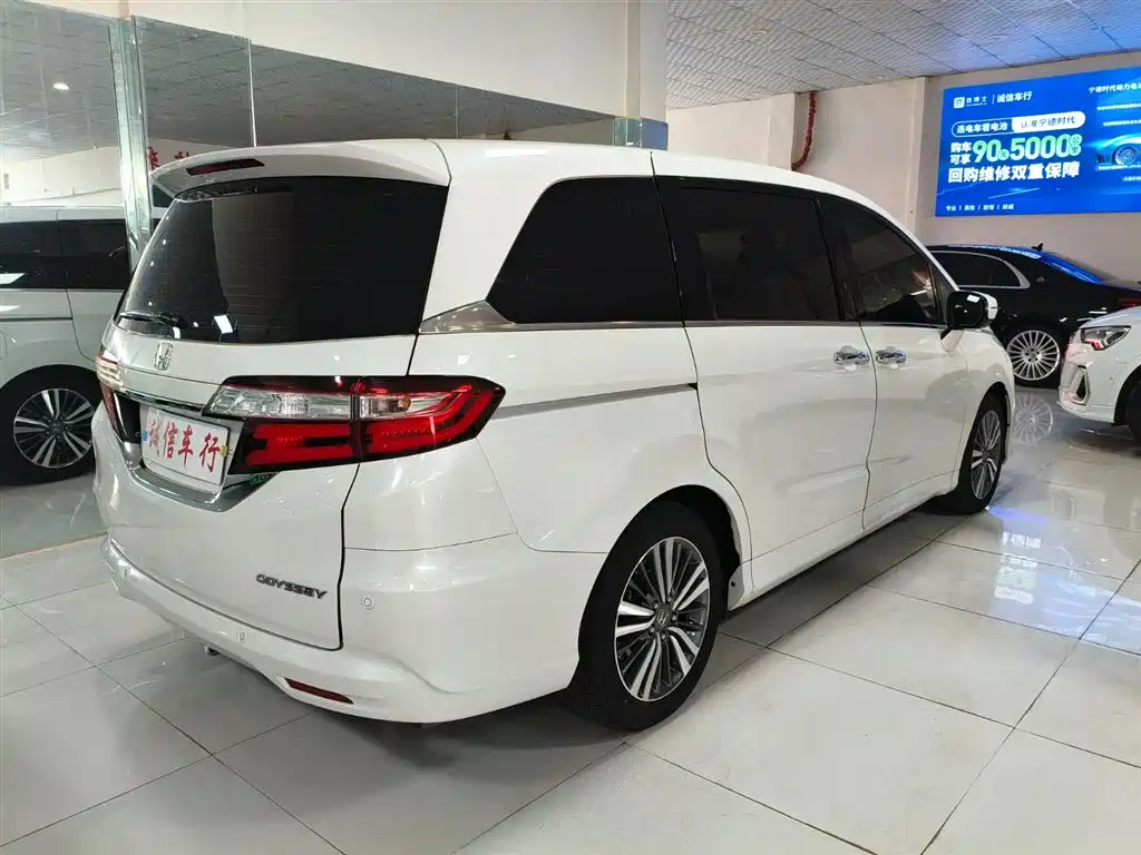 Honda Odyssey 2018 — фото 12