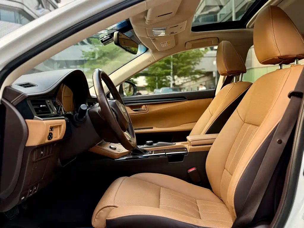 Lexus ES 2016 — фото 17