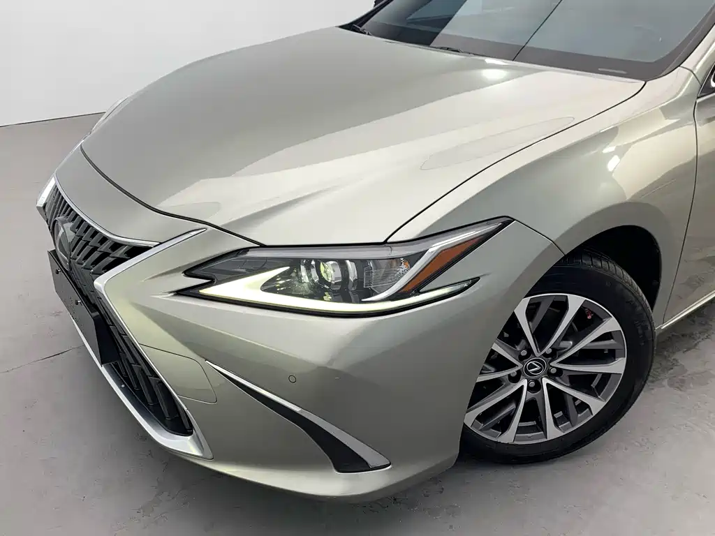 Lexus ES 2022 — фото 11