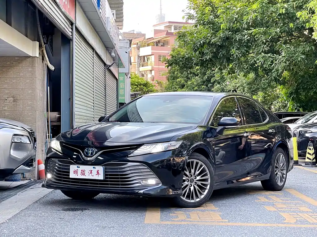 Toyota Camry 2020 — фото 1