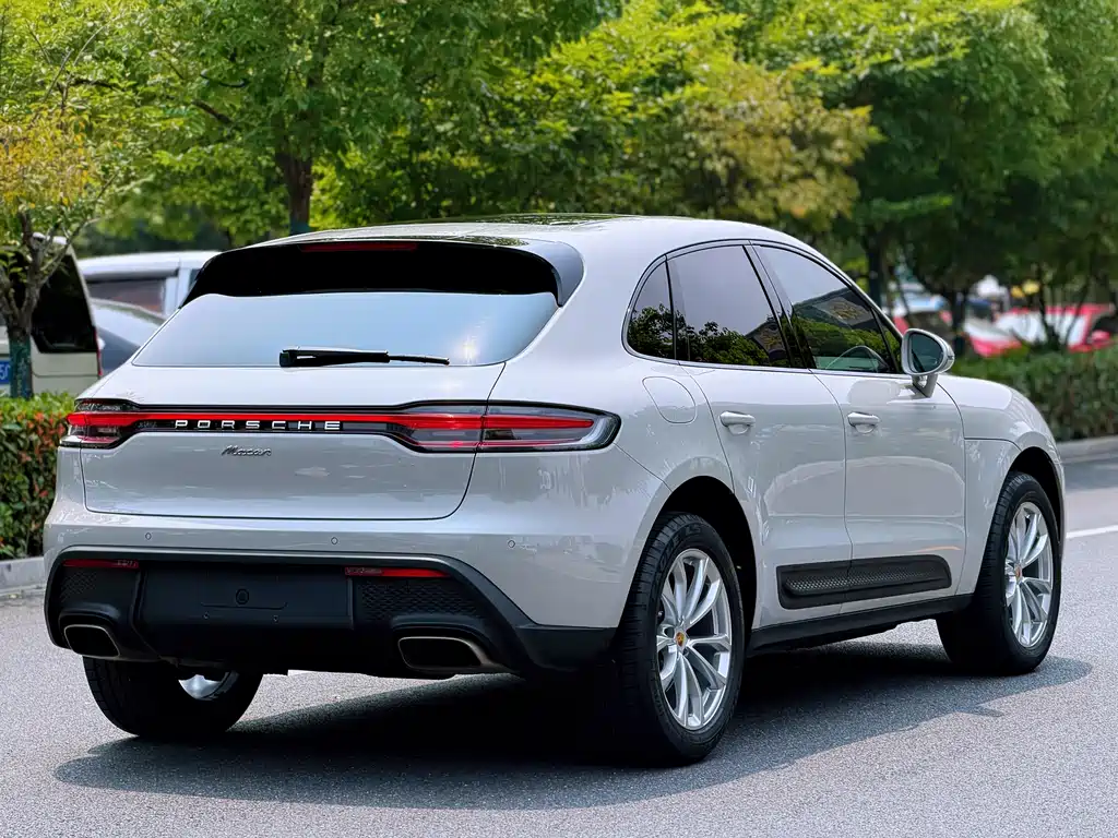 Porsche Macan 2023 — фото 19