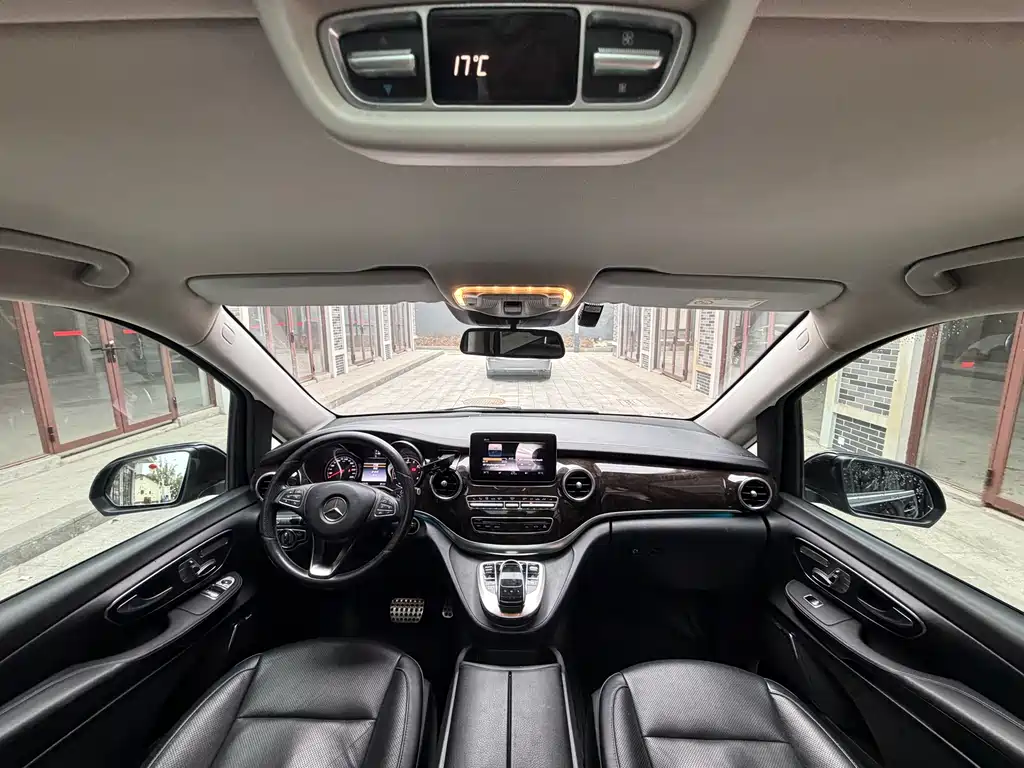 Mercedes-Benz V-Class 2018 — фото 13