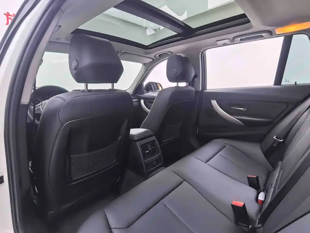 BMW 3 Series 2016 — фото 13