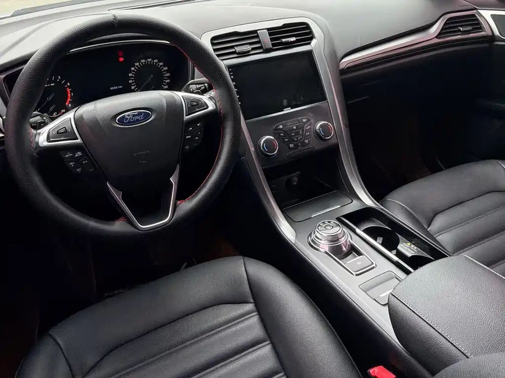 Ford Mondeo 2020 — фото 17
