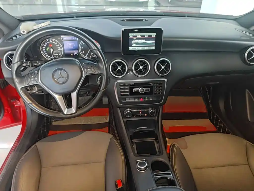 Mercedes-Benz A-Class 2015 — фото 10