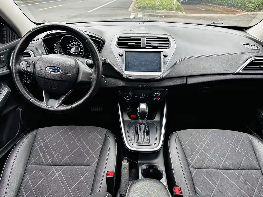 Ford Escort 2019 — фото 10