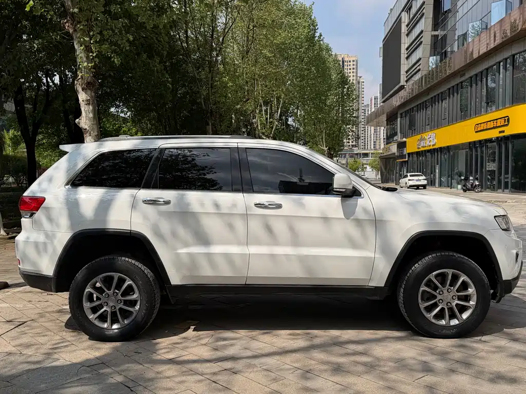 Jeep Grand Cherokee 2016 — фото 4