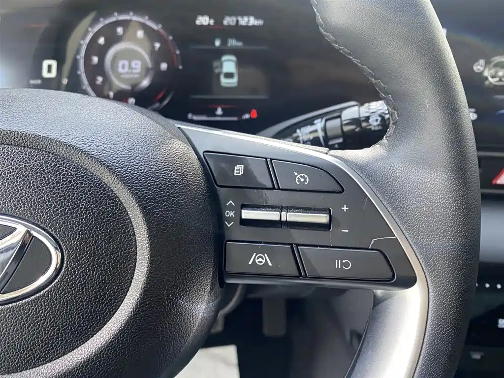 Hyundai Elantra 2022 — фото 19