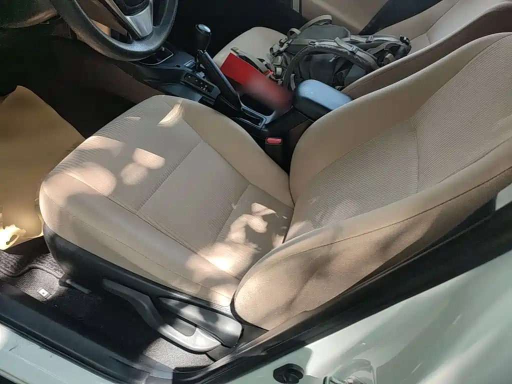 Toyota RAV4 2017 — фото 15