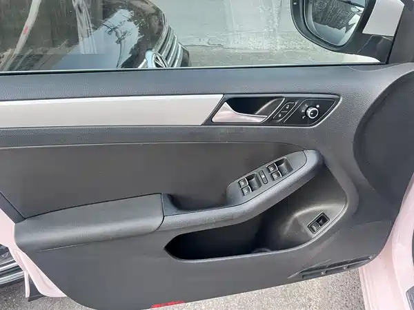 Volkswagen Sagitar 2013