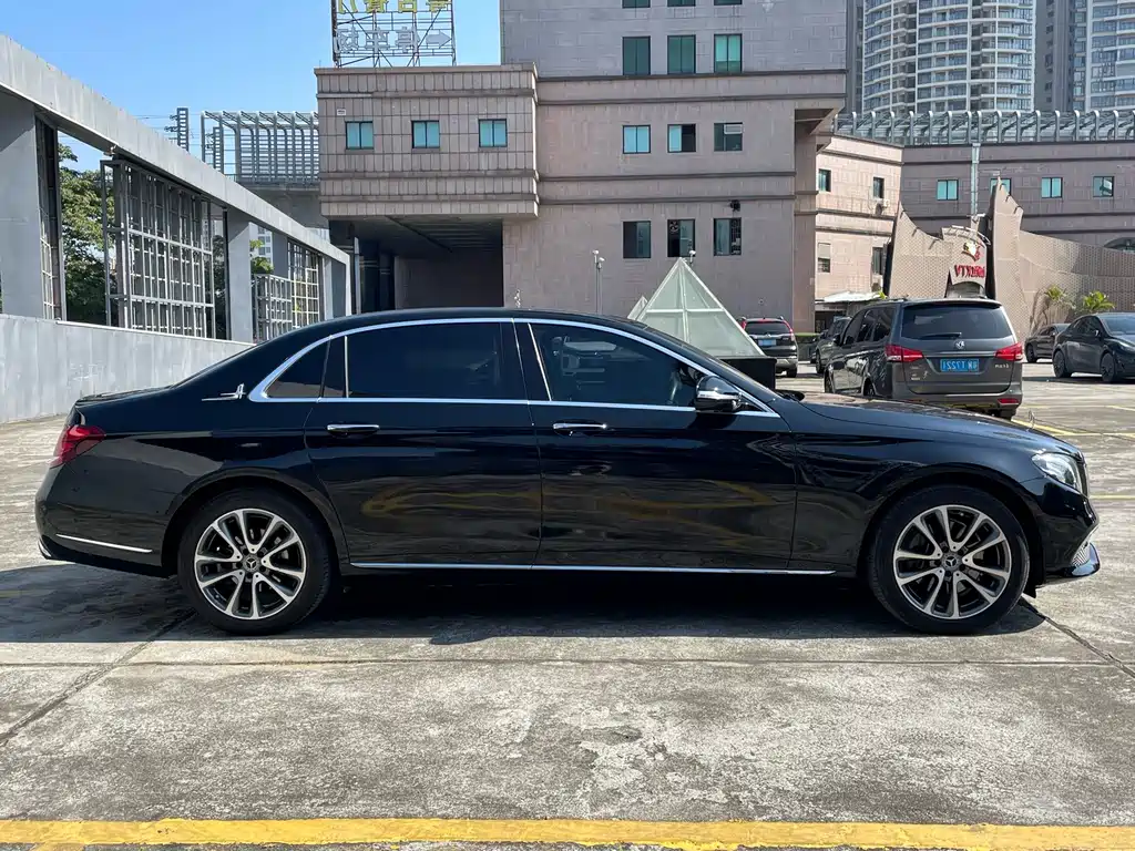 Mercedes-Benz E-Class 2017 — фото 30