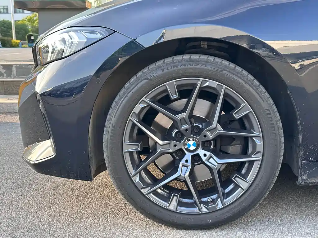 BMW 3 Series 2025 — фото 10