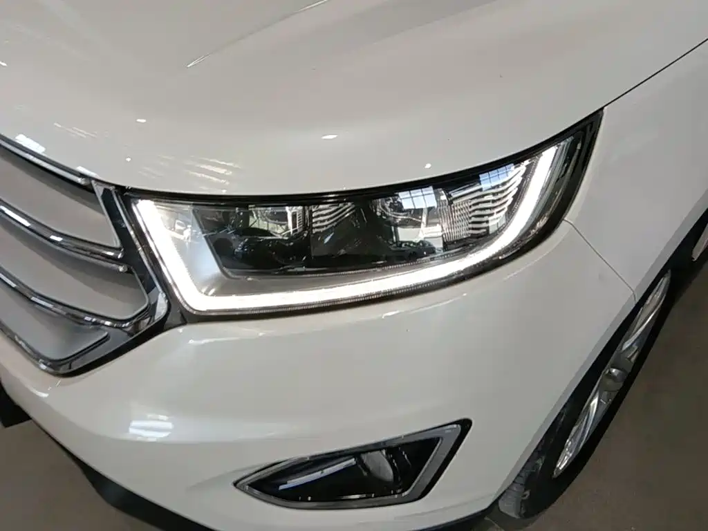Ford Edge 2017 — фото 24