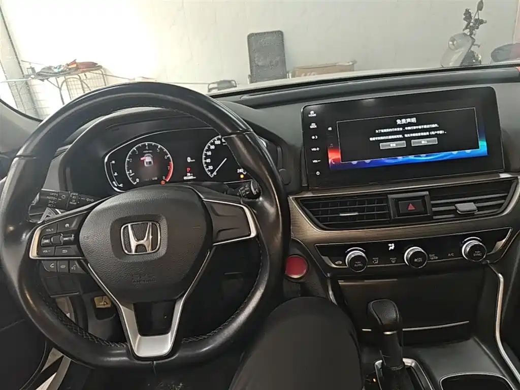 Honda Accord 2022 — фото 10