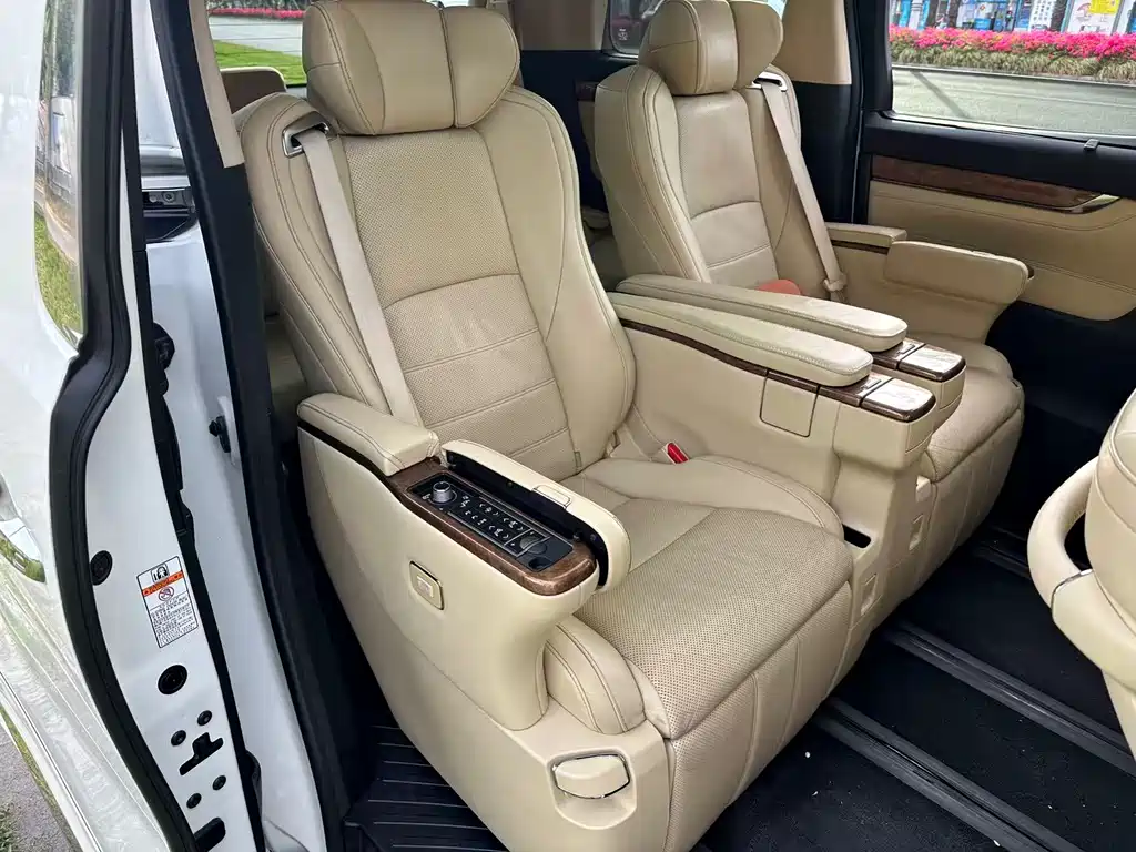 Toyota Alphard 2018 — фото 11