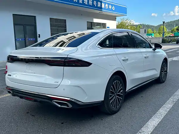 Geely Emgrand 2026
