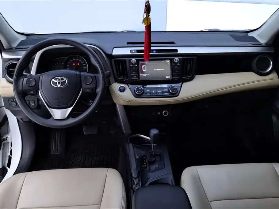 Toyota RAV4 2018 — фото 12