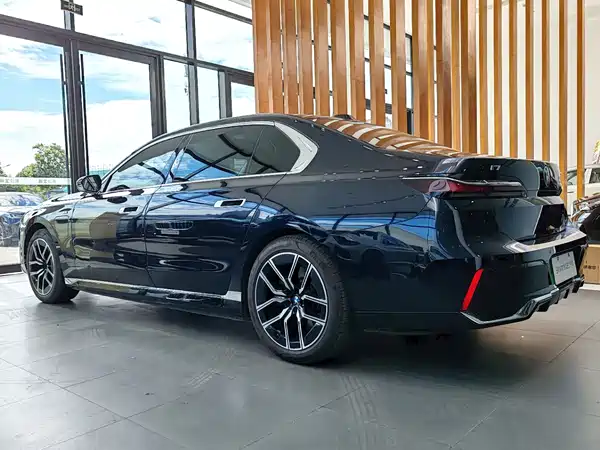 BMW i7 2023