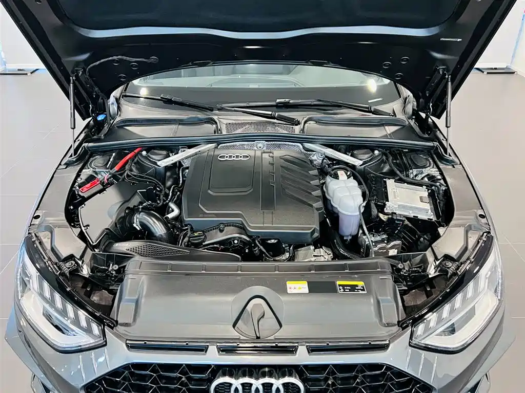 Audi A4L 2023 — фото 12