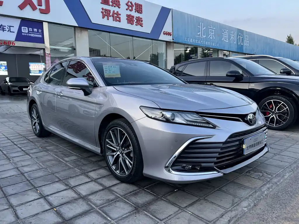 Toyota Camry 2022 — фото 2