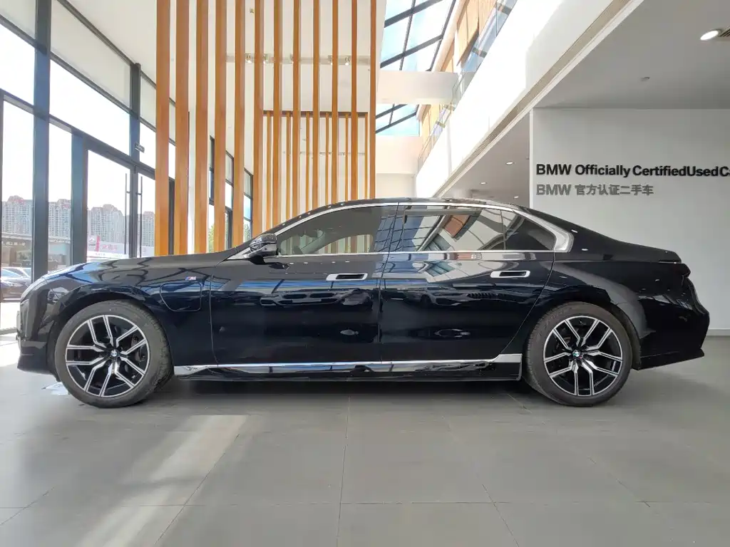BMW i7 2023 — фото 4