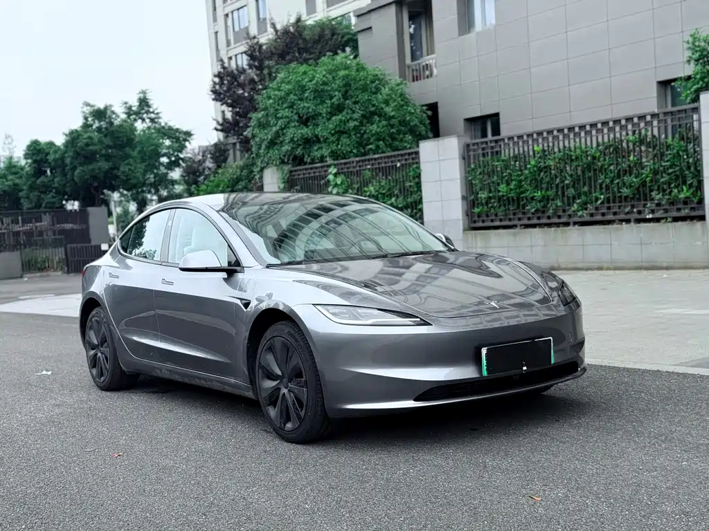 Tesla Model 3 2025 — фото 4