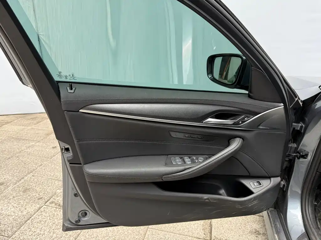 BMW 5 Series 2022 — фото 15