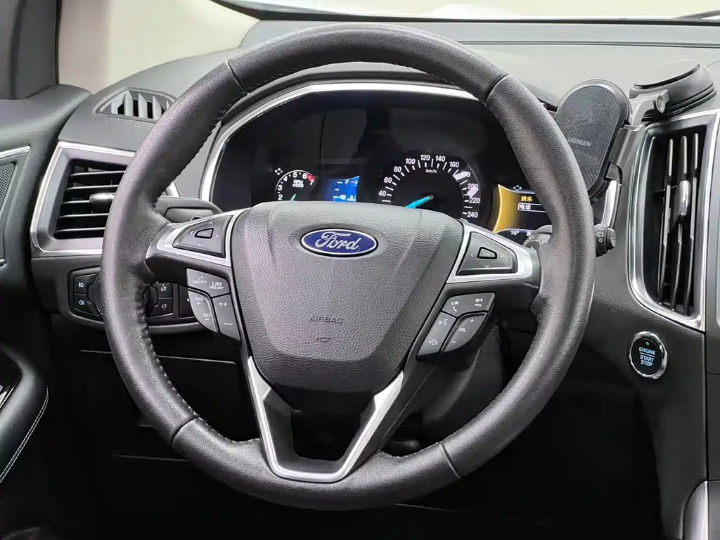 Ford Edge 2017 — фото 29