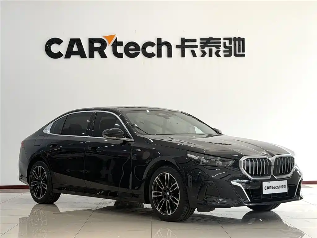 BMW 5 Series 2025 — фото 3
