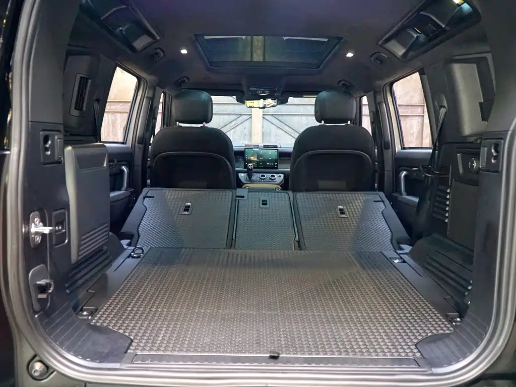 Land Rover Defender 2024 — фото 25