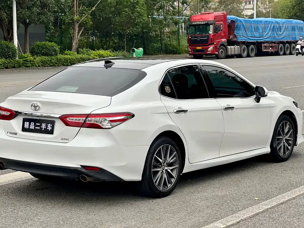 Toyota Camry 2021 — фото 4
