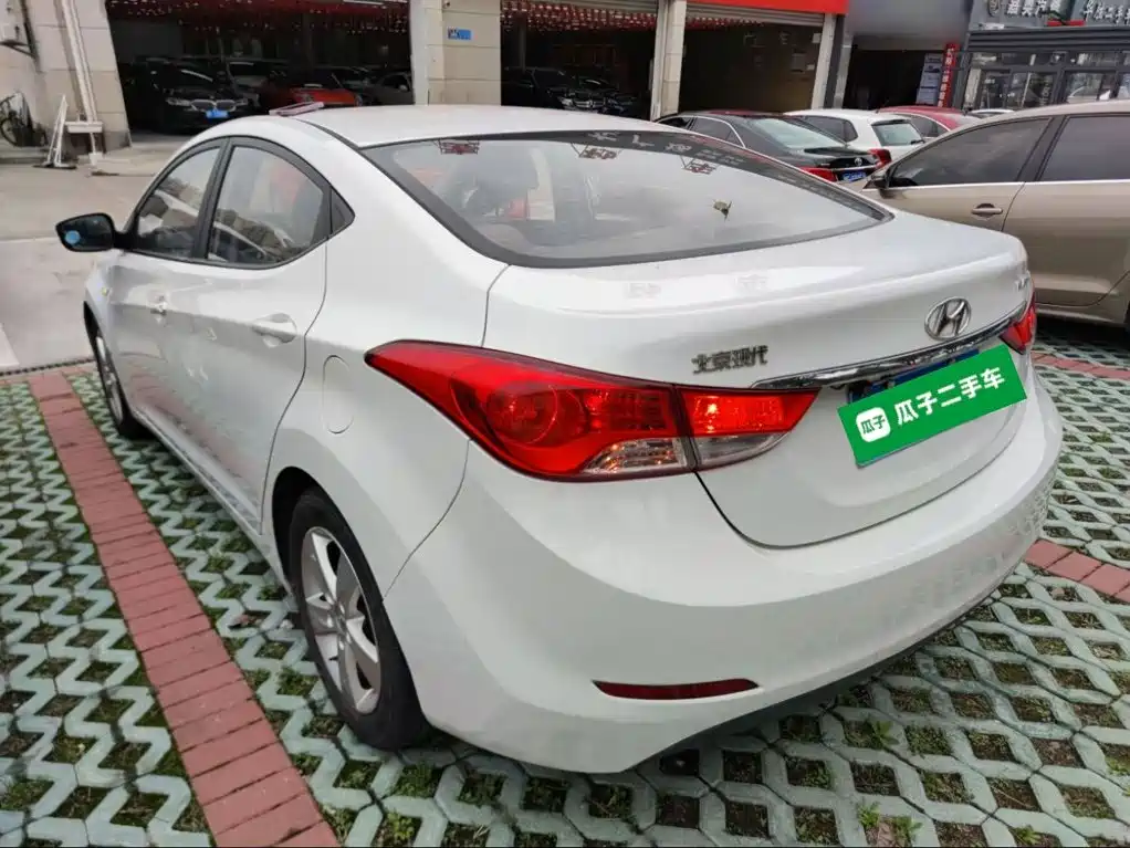 Hyundai Elantra Langdong 2014 — фото 23