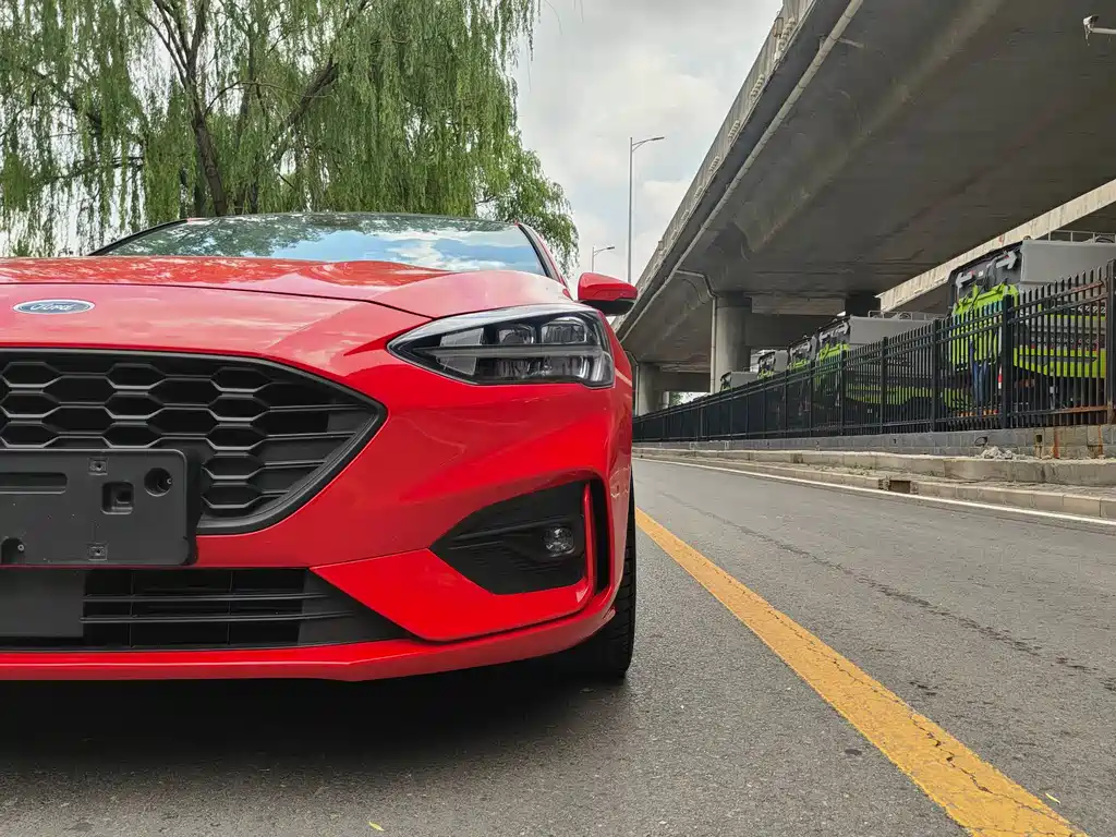 Ford Focus 2020 — фото 10