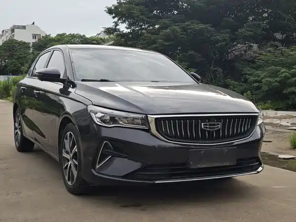 Geely Emgrand 2022