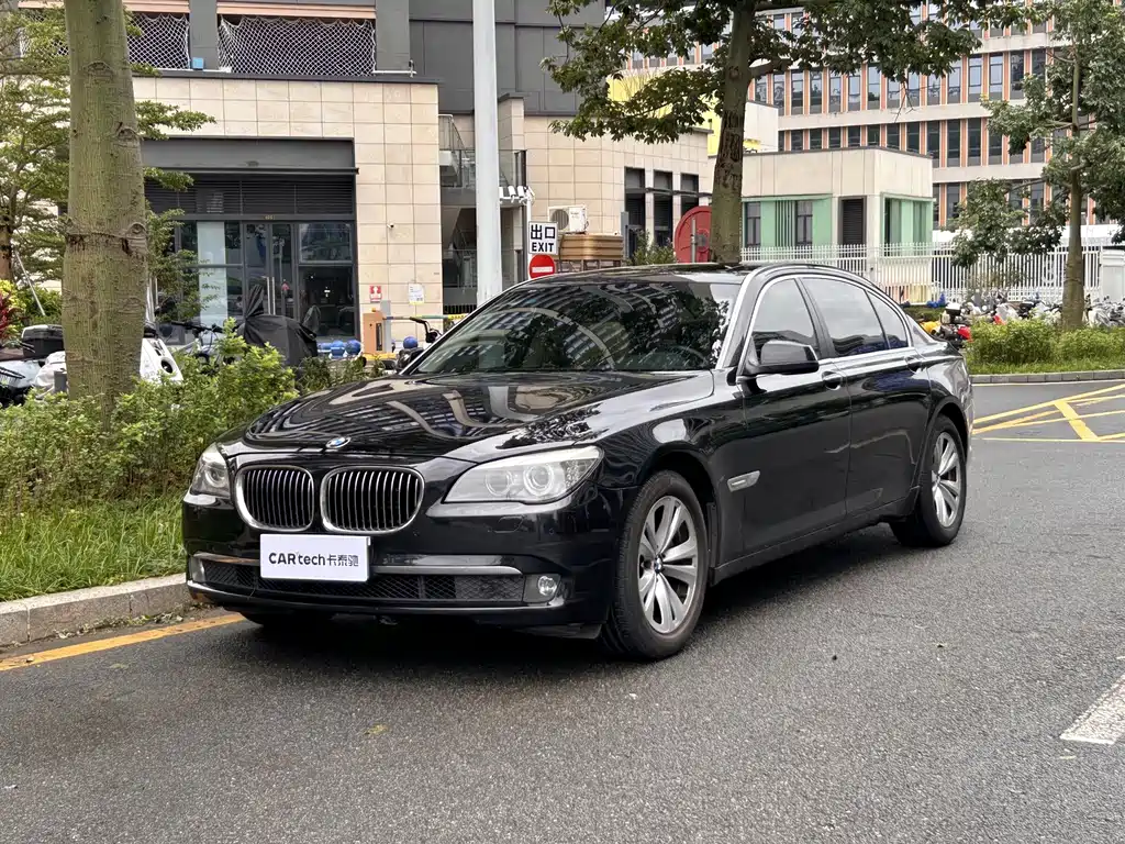 BMW 7 Series 2010 — фото 1