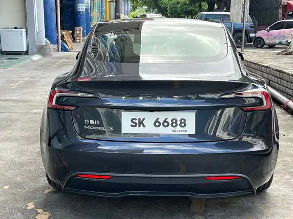 Tesla Model 3 2025