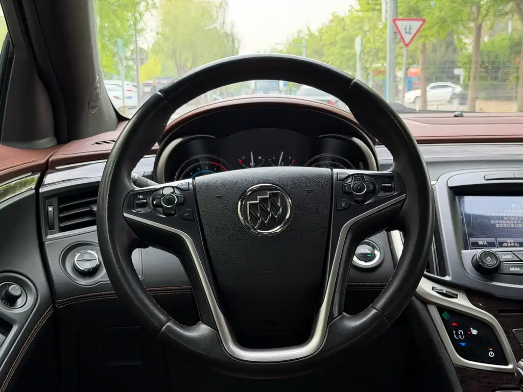 Buick LaCrosse 2015 — фото 21