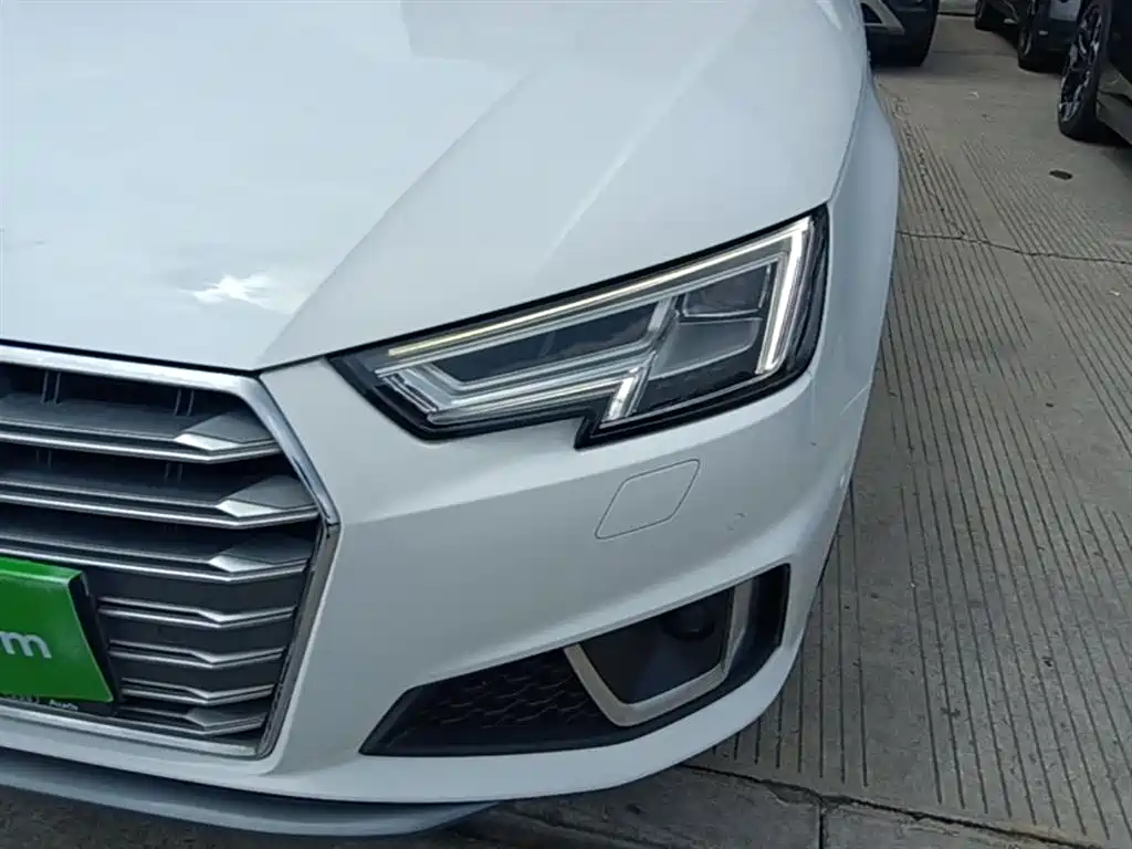 Audi A4L 2019 — фото 24