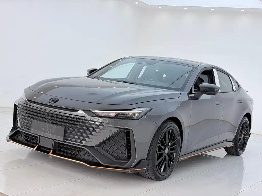 Changan UNI-V 2023 — фото 1