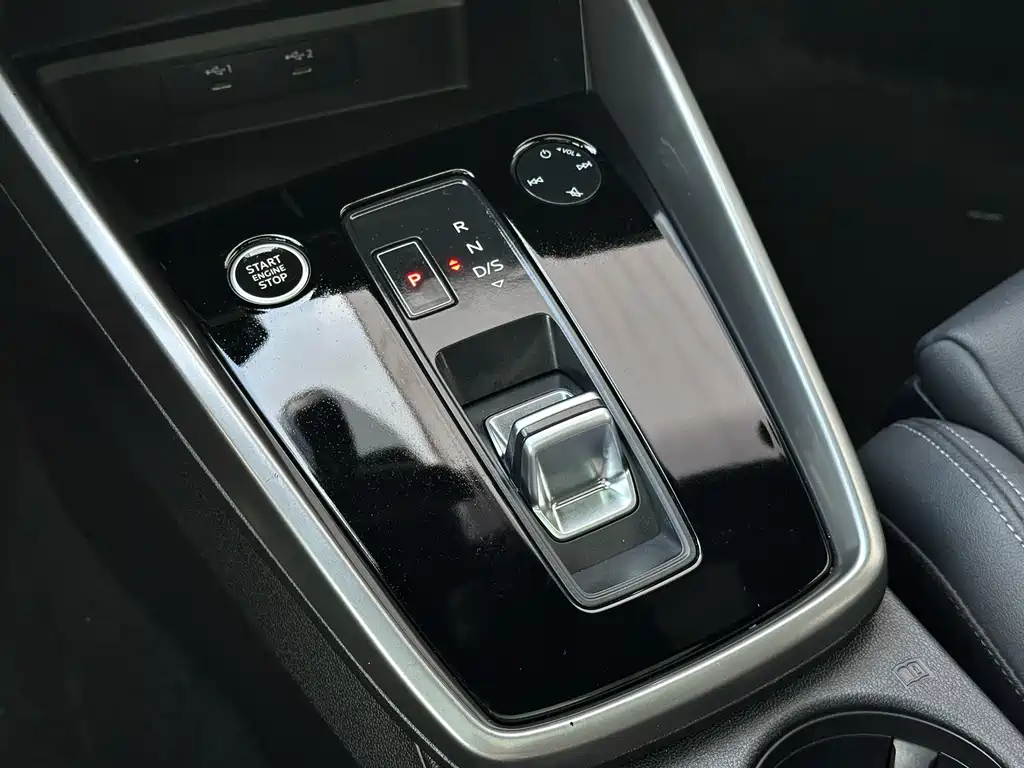 Audi A3 2023 — фото 12