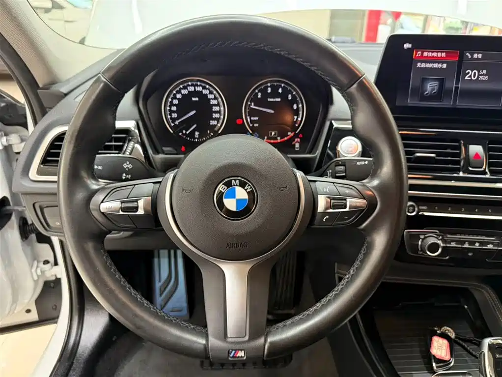 BMW 1 Series 2022 — фото 11