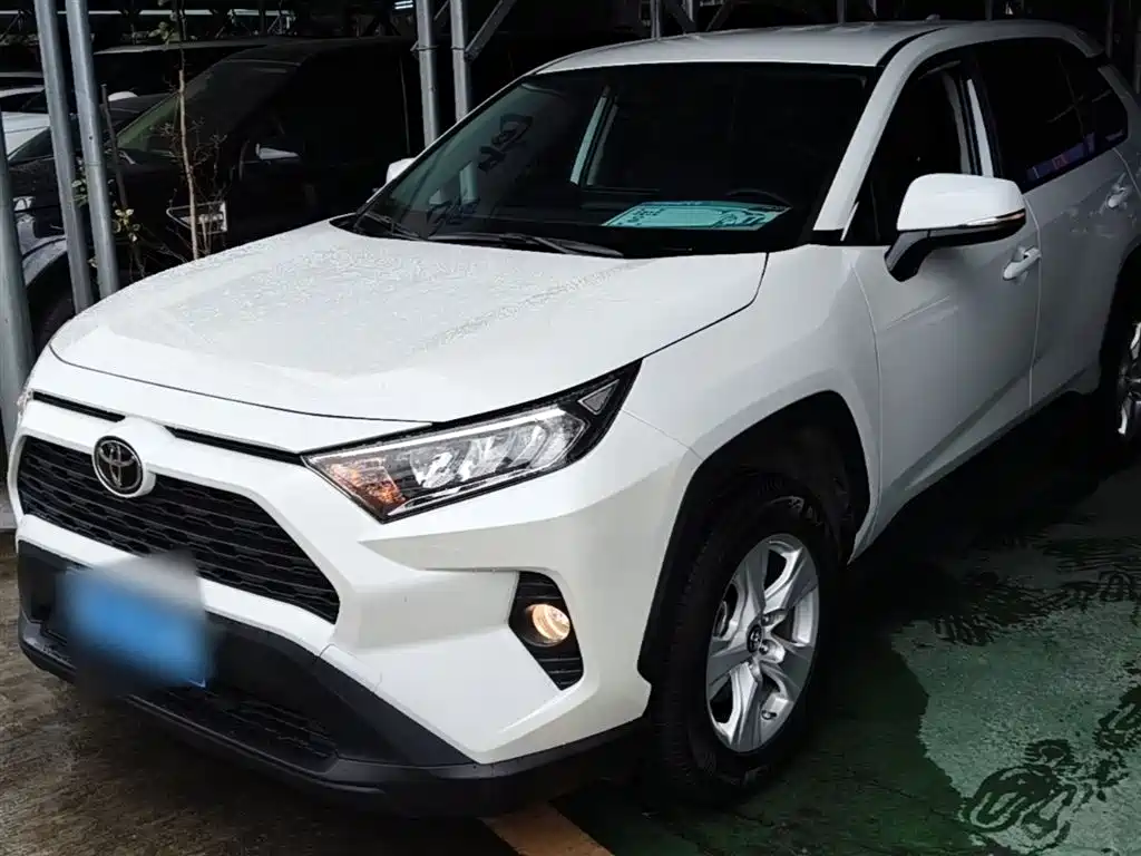 Toyota RAV4 2022 — фото 2