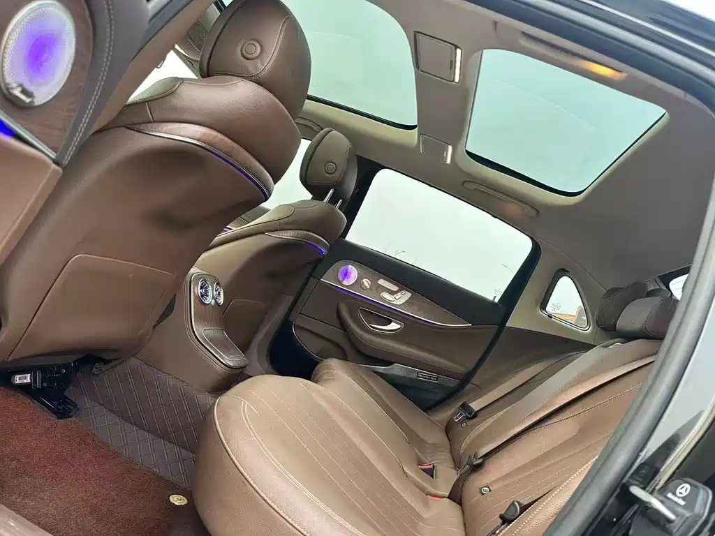 Mercedes-Benz E-Class 2022 — фото 10