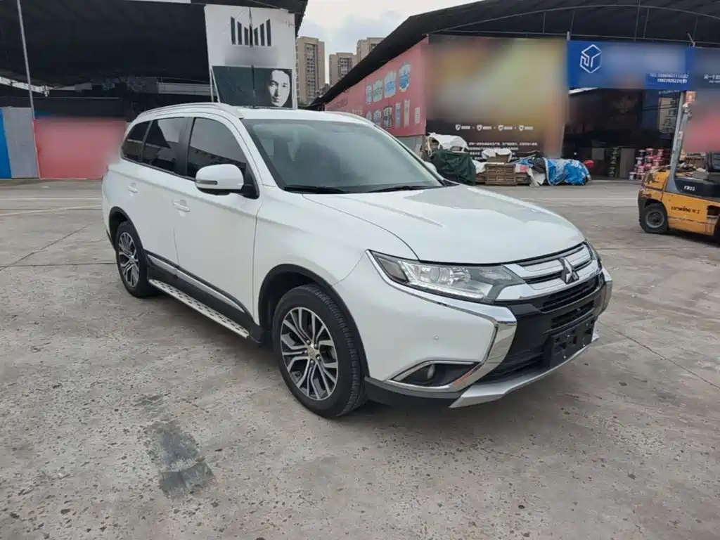 Mitsubishi Outlander 2018 — фото 4