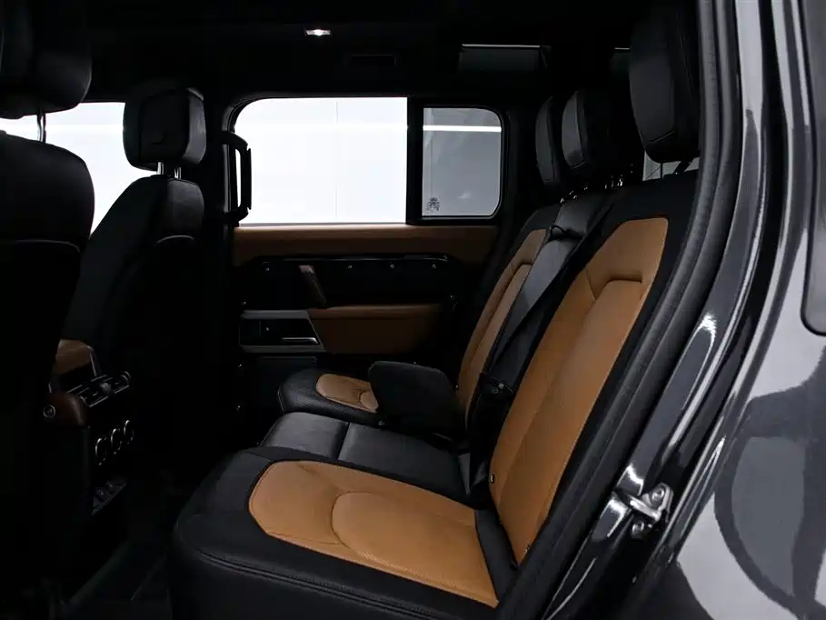 Land Rover Defender 2024 — фото 14