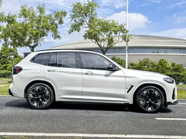 BMW iX3 2024