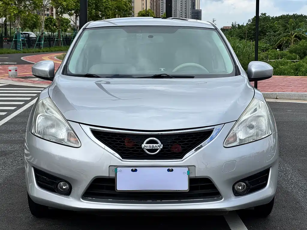 Nissan Tiida 2015 — фото 2