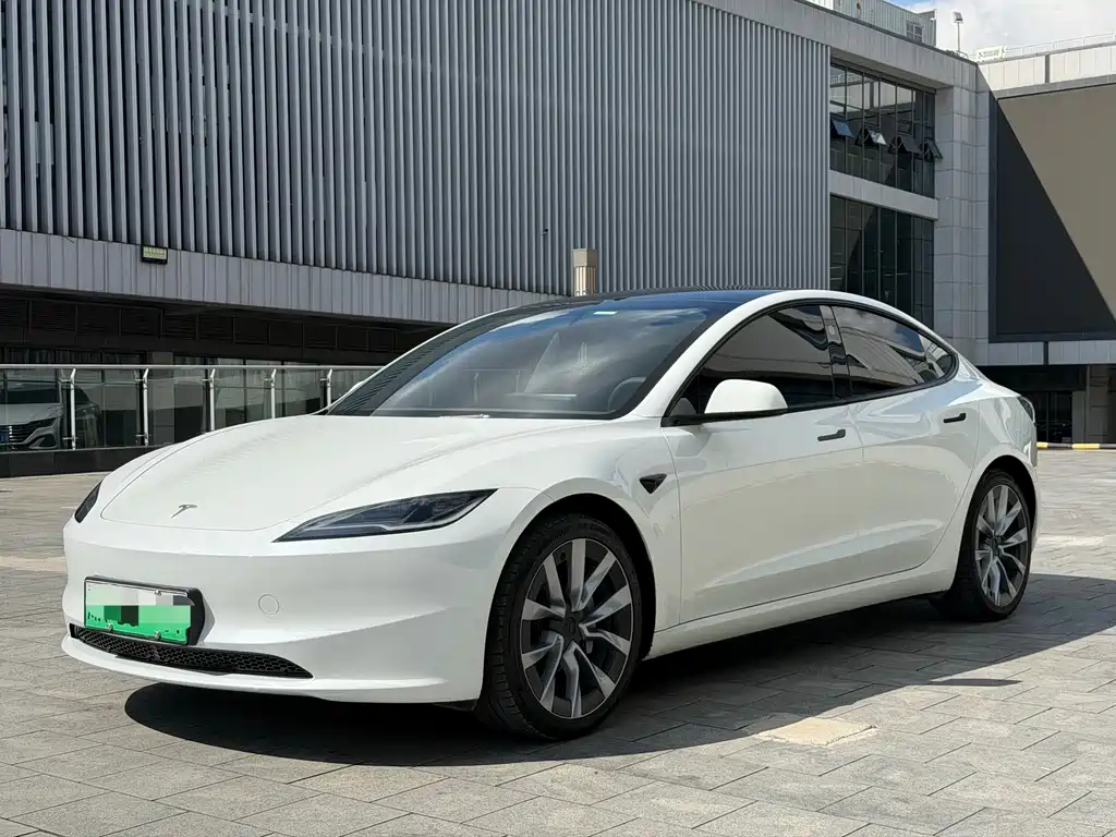 Tesla Model 3 2024 — фото 1