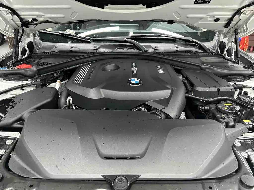 BMW 3 Series 2018 — фото 13